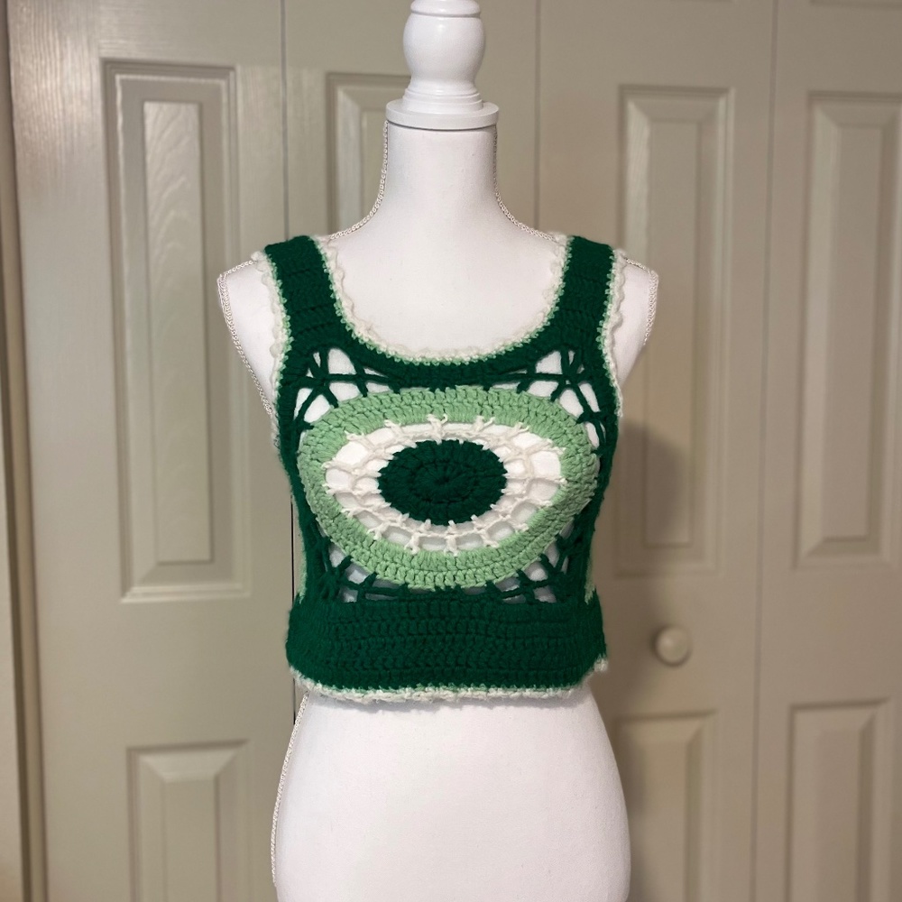Vintage 1970’s Hand Crafted Cropped Top Crochet Tank Green White
